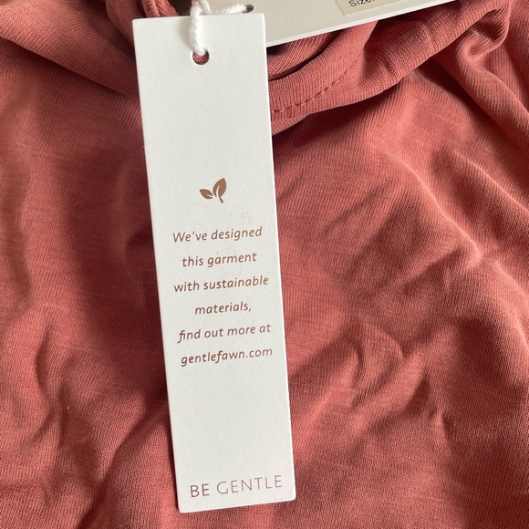 2 FOR 1 ✨ GENTLE FAWN MEDIUM CROPPED TANKS ✨ NWT - Picture 5 of 8